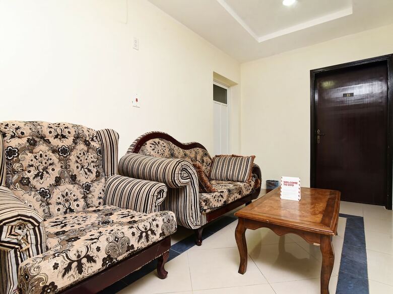 Oyo 367 Season Hotel