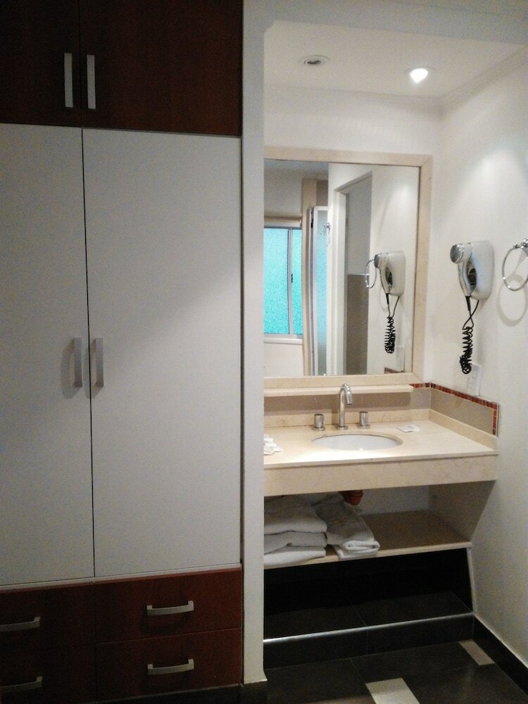Hotel Ayb Internacional
