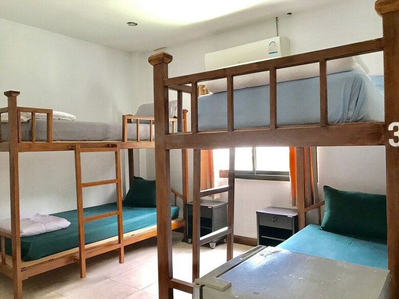 Hostal Hiranyika Cafe And Bed