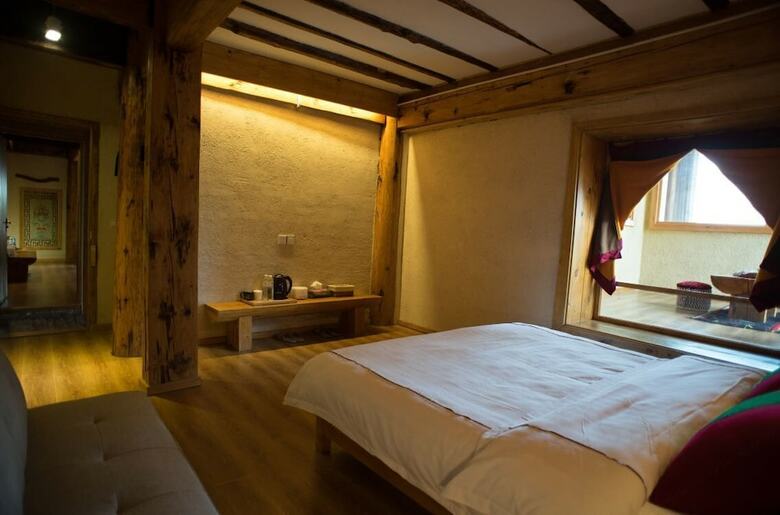 Tibetan-style Courtyard Hotel