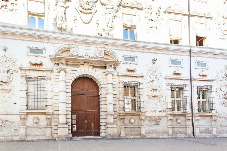 Ex Tribunale Palazzo Bentivoglio Apartment