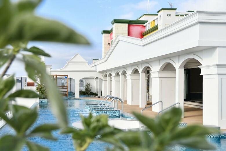 Hotel Lequ Okinawa Chatan Spa & Resort