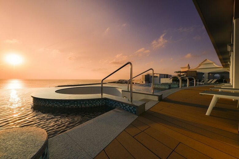 Hotel Lequ Okinawa Chatan Spa & Resort