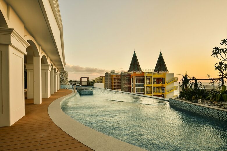 Hotel Lequ Okinawa Chatan Spa & Resort