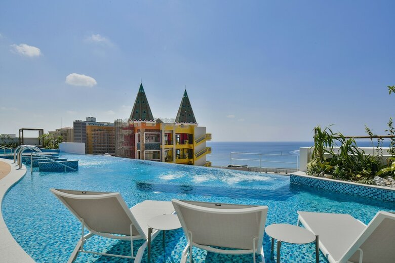 Hotel Lequ Okinawa Chatan Spa & Resort