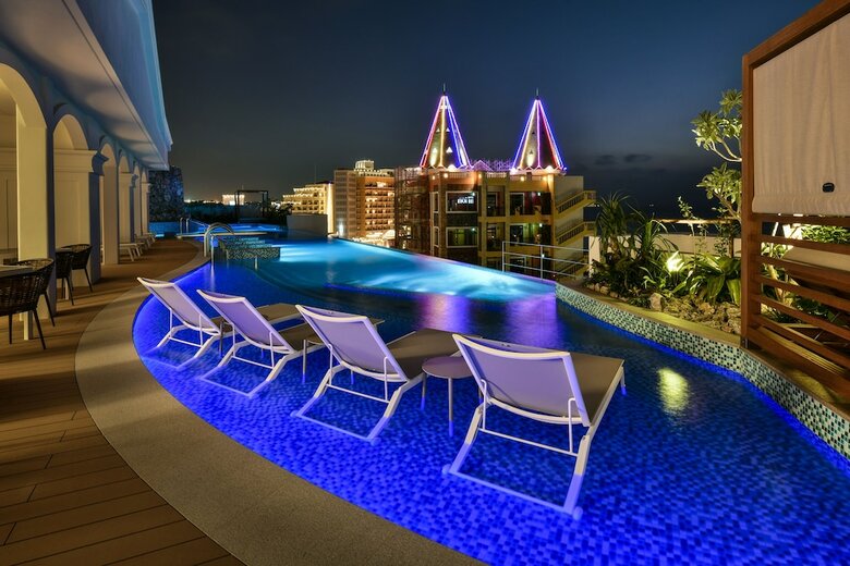 Hotel Lequ Okinawa Chatan Spa & Resort