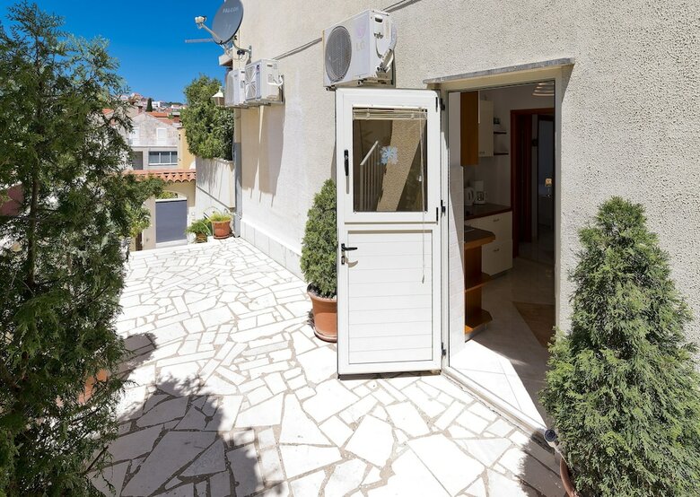 Apartment Michelle - 2 Bedrooms,terrace, Sea View
