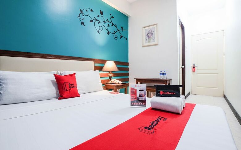 Hotel Reddoorz Plus Near Rizal Junction