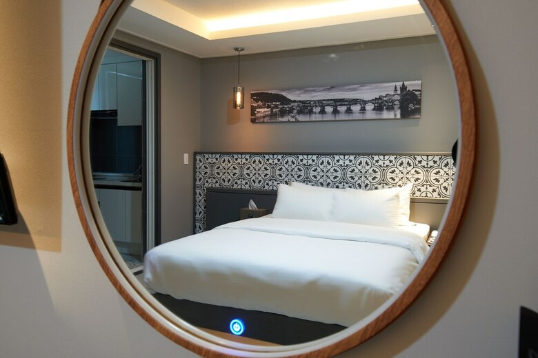West In Hotel