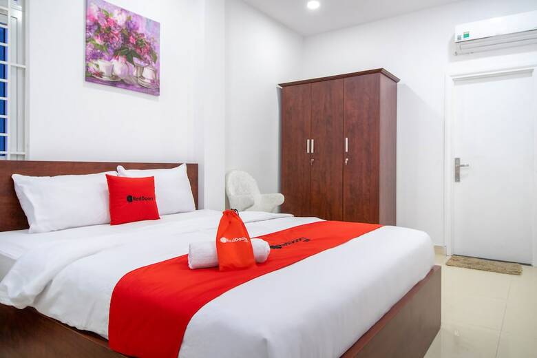 Hotel Reddoorz @ Le Van Sy Street 3