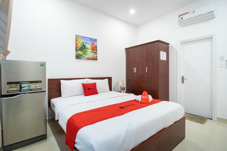 Hotel Reddoorz @ Le Van Sy Street 3