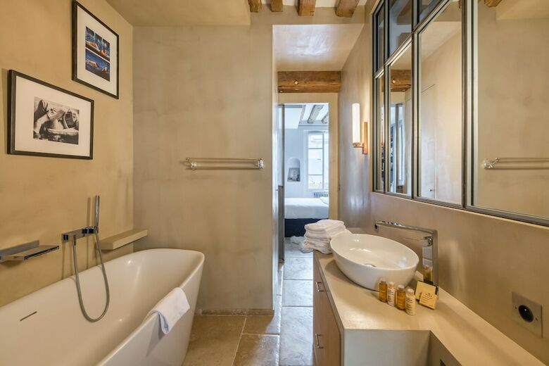 Apartamento Character Meets Modernism On L�le Saint-louis