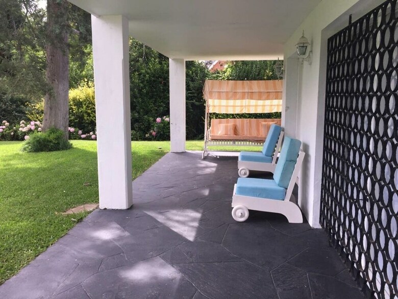 Wonderful Chalet Three Blocks From The Beach