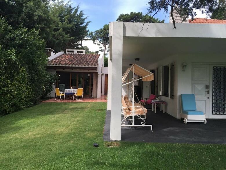 Wonderful Chalet Three Blocks From The Beach