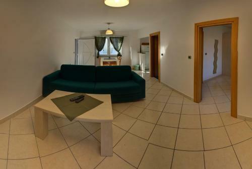 Vis A Vis Apartments