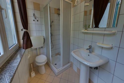 Vis A Vis Apartments