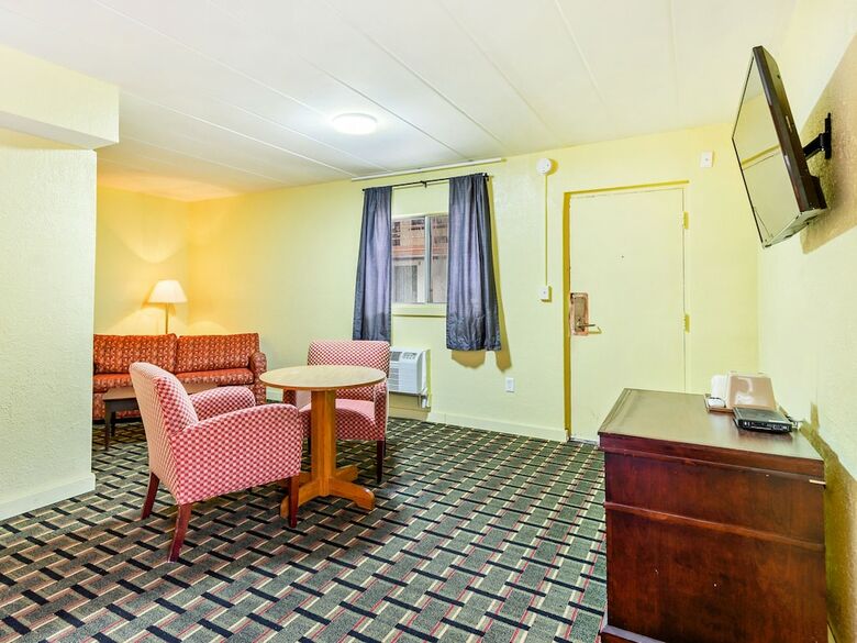 Oyo Hotel Peoria Il I-74