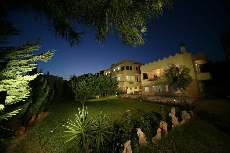 Apartamentos Garden Studio With Jacuzzi & Bbq / 100m To The Beach