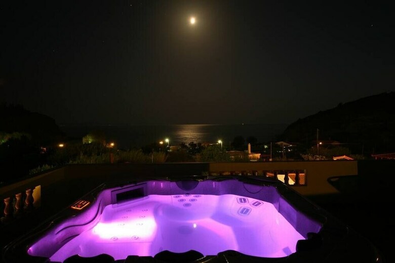 Apartamentos Garden Studio With Jacuzzi & Bbq / 100m To The Beach
