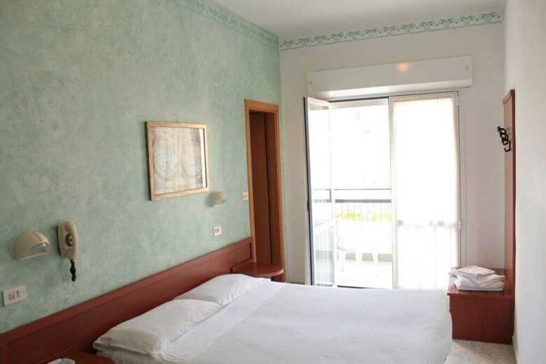 Hotel Junior