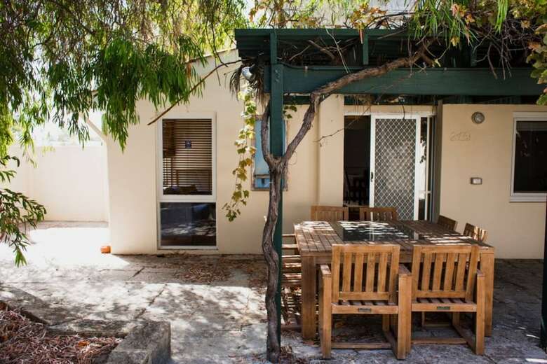 Cottesloe Beach Villa With Large Courtyard Sleeps 4