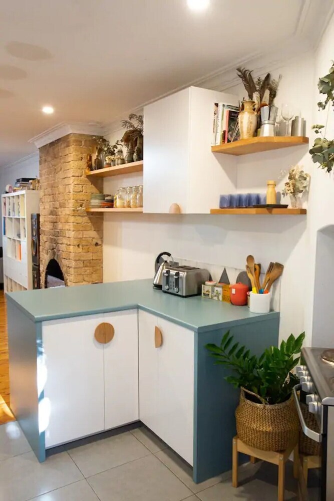 Charming Cottage With Leafy Courtyard
