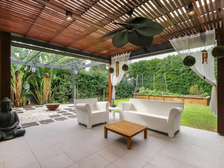 Spacious 2 Bedroom Apartment In Ascot With Large Private Garden