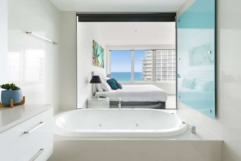 3 Bedroom Apartment With Breathtaking Views In Iconic Q1