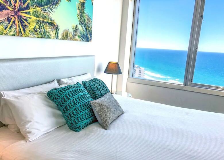 3 Bedroom Apartment With Breathtaking Views In Iconic Q1