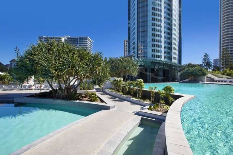 3 Bedroom Apartment With Breathtaking Views In Iconic Q1