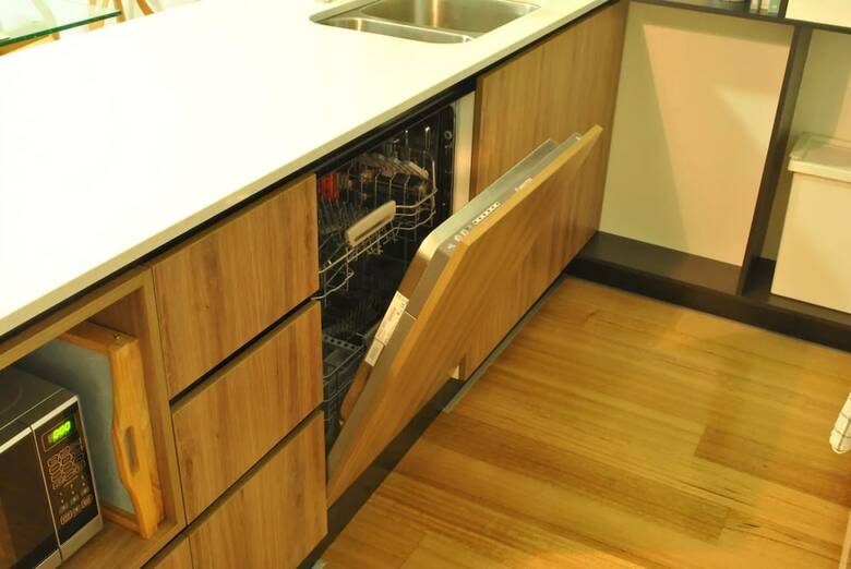 Luxury 1 Bedroom Top Floor Apartment With Balcony