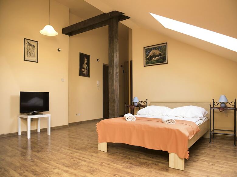Hostal Flower Rooms & Apartments