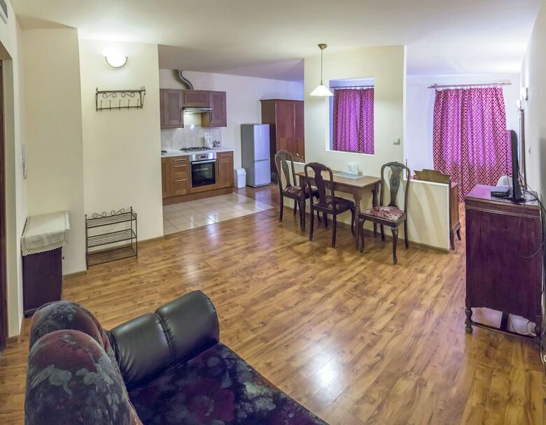 Hostal Flower Rooms & Apartments
