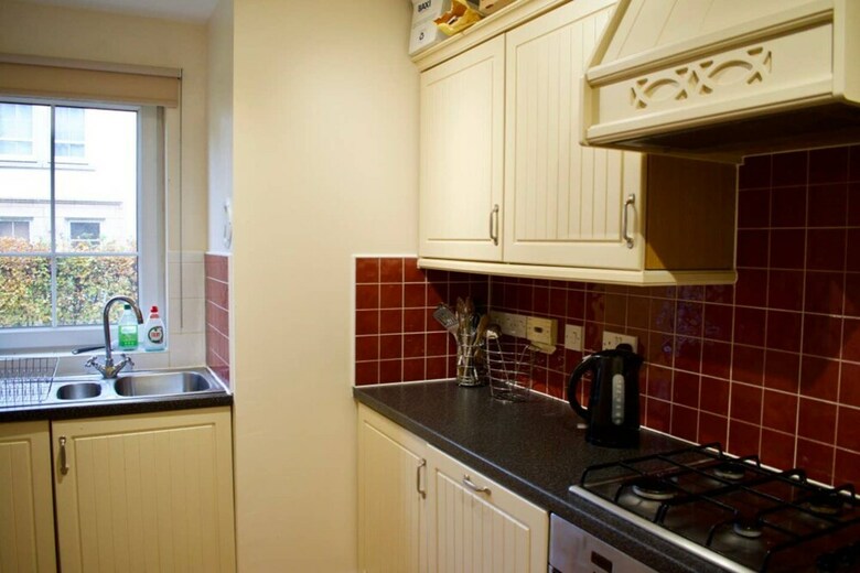 Bright And Spacious Apartment Near City Centre