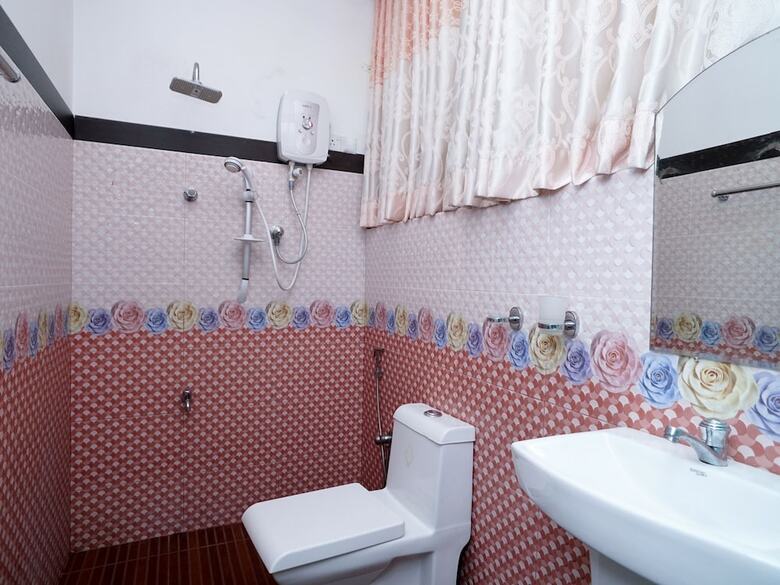Hotel Oyo 489 Shirantha Rest