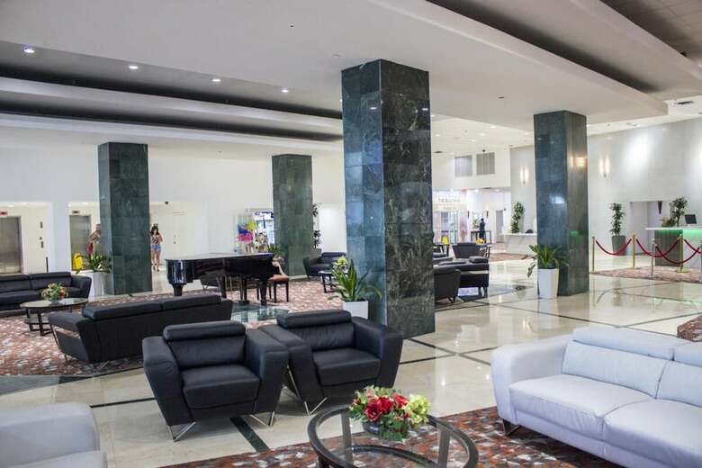 Penthouse Studio Sleeps 4, On Miami Beach