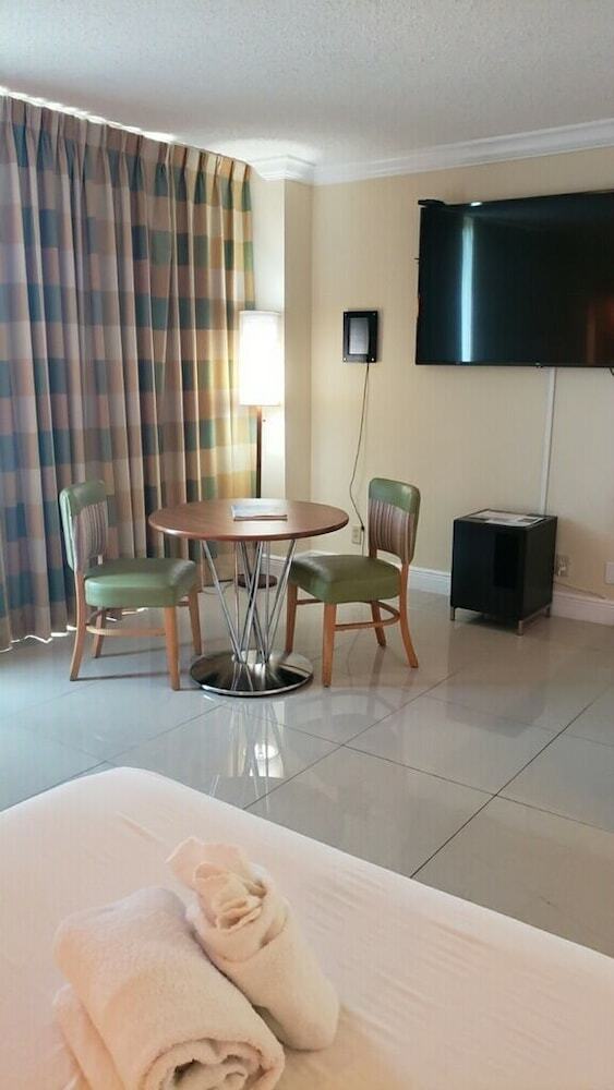 Hotel Newly Renovated Studio With Kitchenette