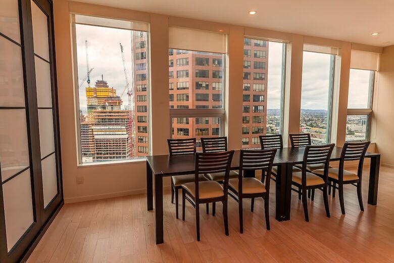 Residencia Tenten Wilshire - Official