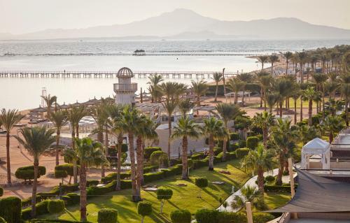 Hotel Coral Sea Holiday Village