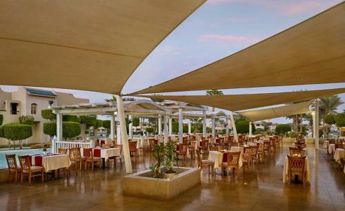 Hotel Coral Sea Holiday Village