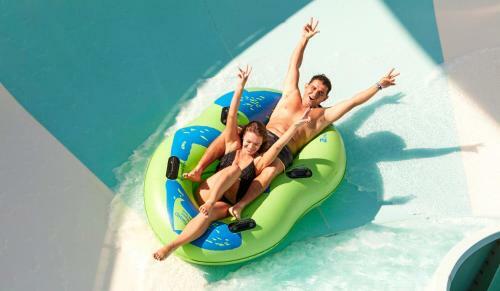 Hotel Coral Sea Holiday Village