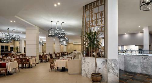 Hotel Coral Sea Holiday Village