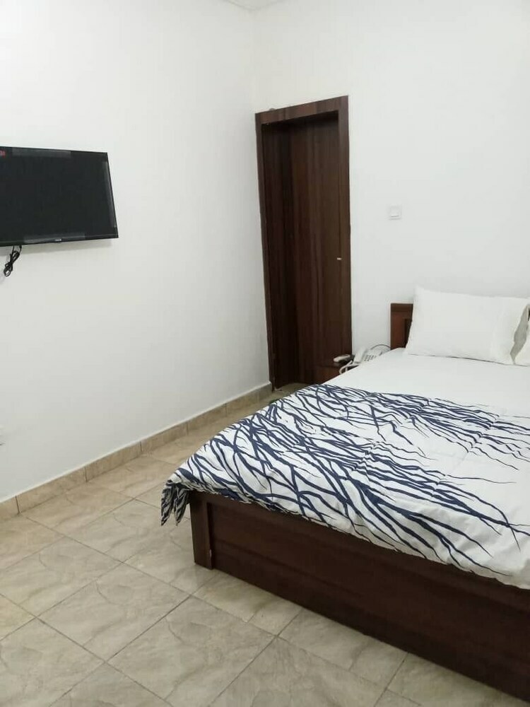 Hotel Terrag Luxury Suites Inn