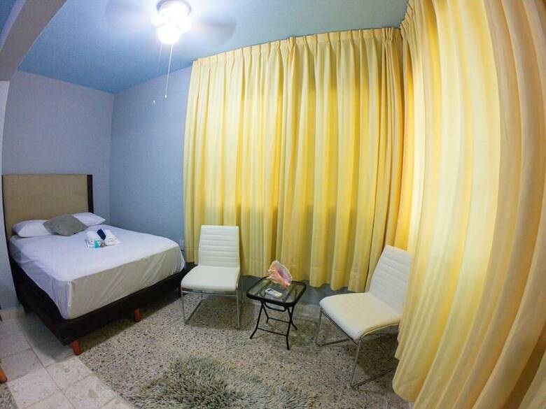 Hostal Royal Honey Hostel