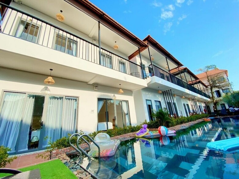 Hotel Aurora House