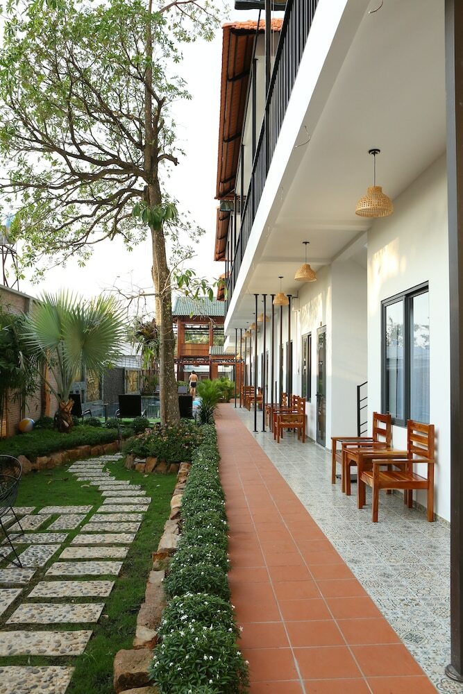 Hotel Aurora House