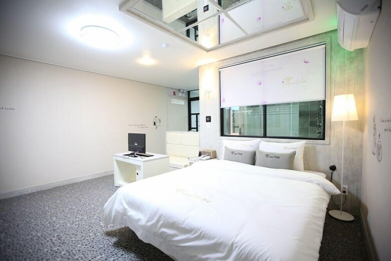 Cheonan Time Hotel