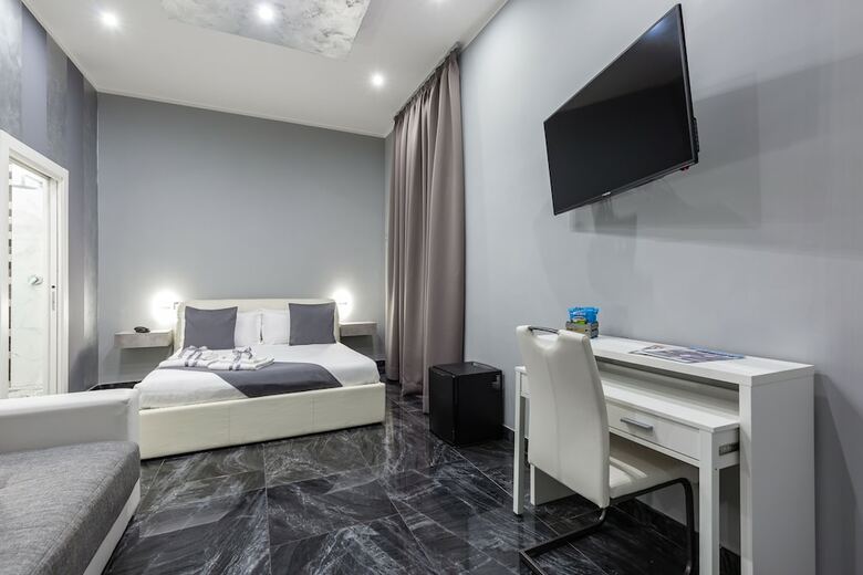 Hotel Bella Napoli Suites