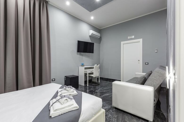 Hotel Bella Napoli Suites