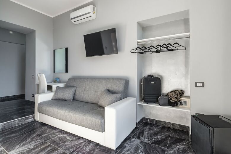 Hotel Bella Napoli Suites